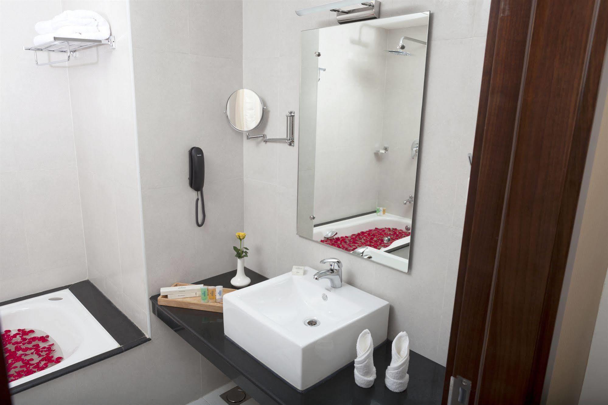 Hotel Abaam Cochin Kochi Exterior foto