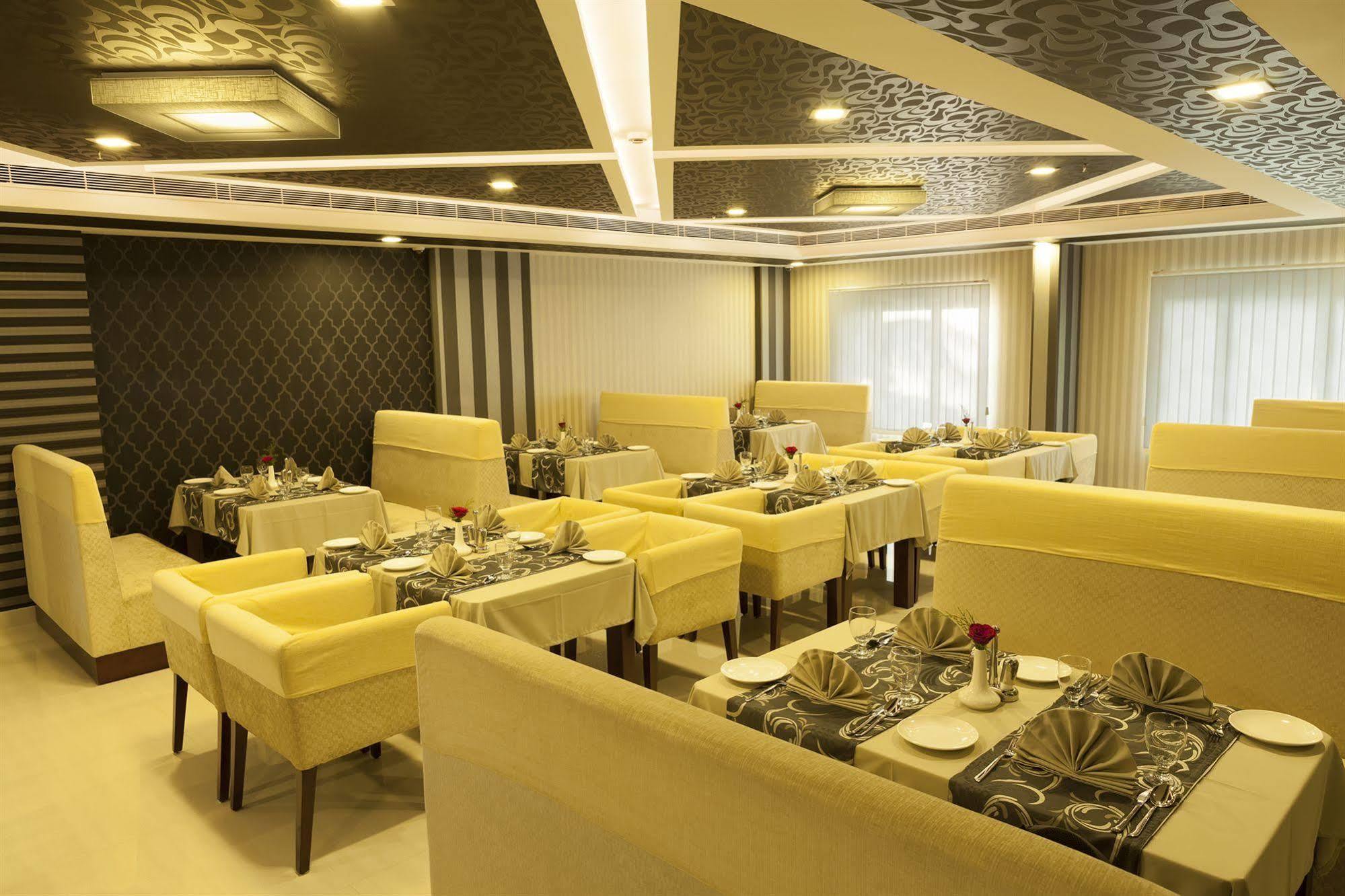 Hotel Abaam Cochin Kochi Exterior foto